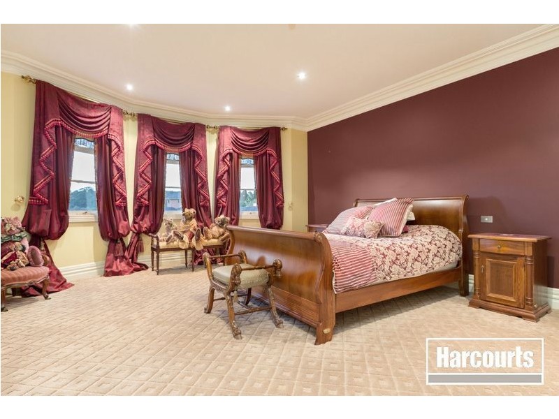 8 Lake Park Court, Lysterfield South VIC 3156