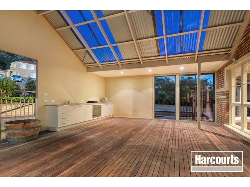 8 Lake Park Court, Lysterfield South VIC 3156