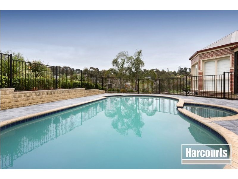 8 Lake Park Court, Lysterfield South VIC 3156