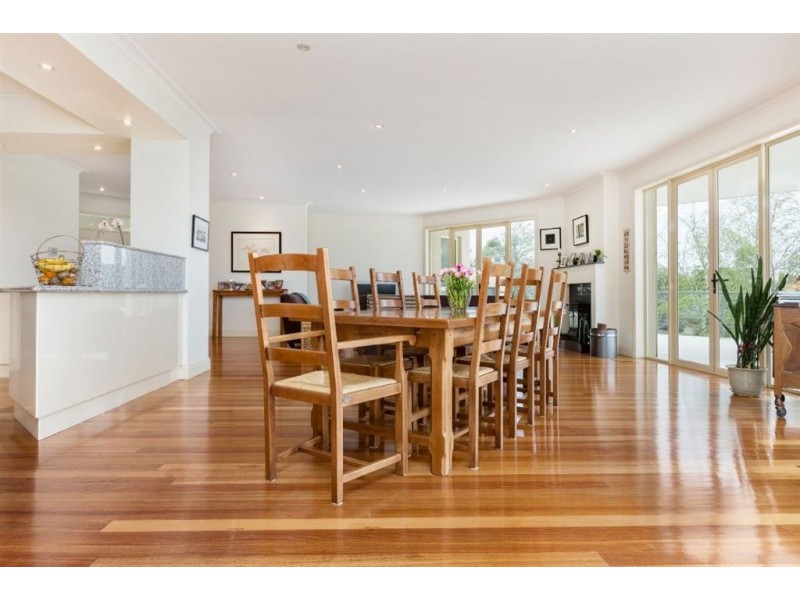 270 Hallam North Road, Lysterfield South VIC 3156