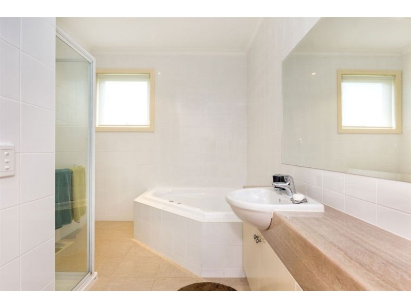 270 Hallam North Road, Lysterfield South VIC 3156