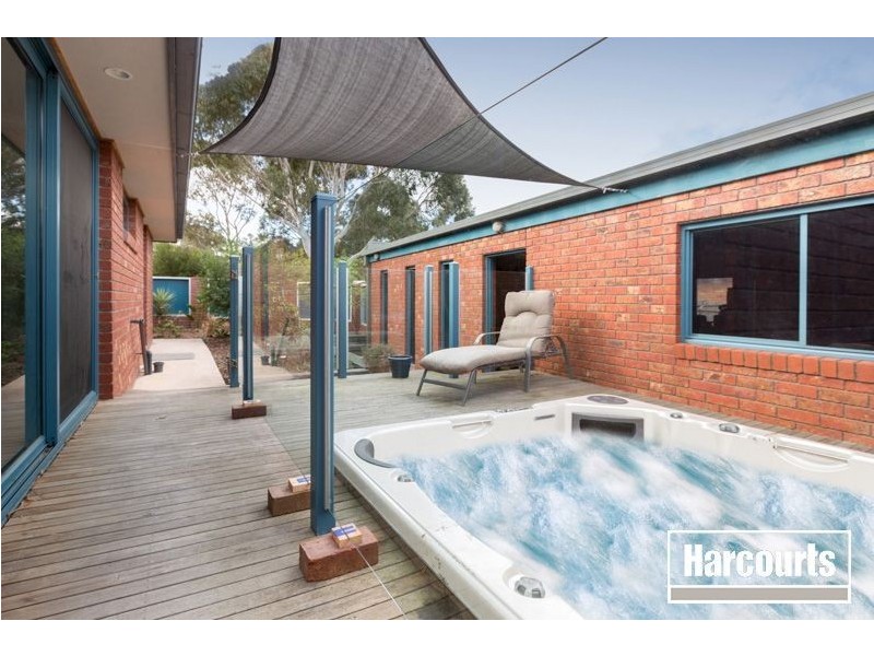 6 Mahogany Avenue, Berwick VIC 3806