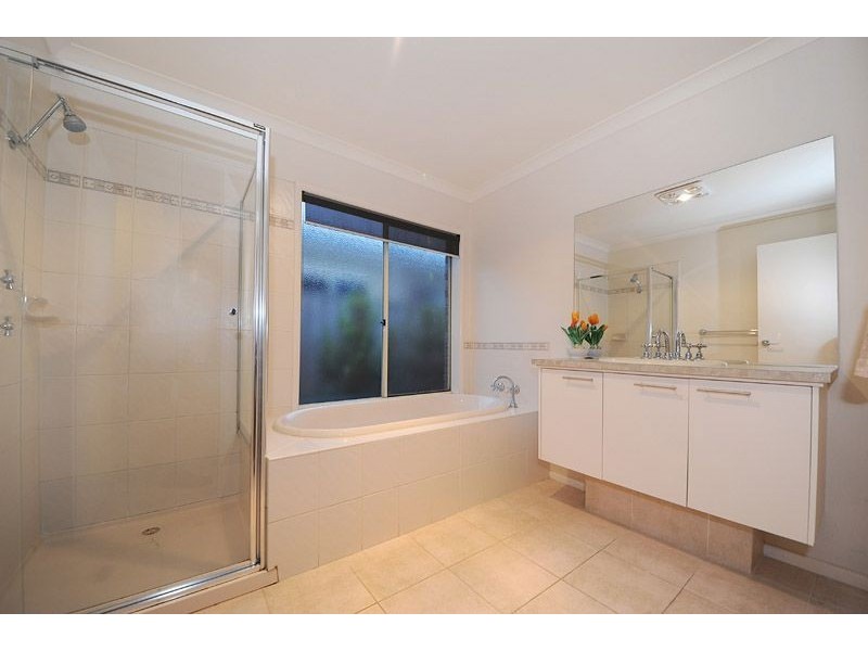 37 Jamieson Way, Berwick VIC 3806