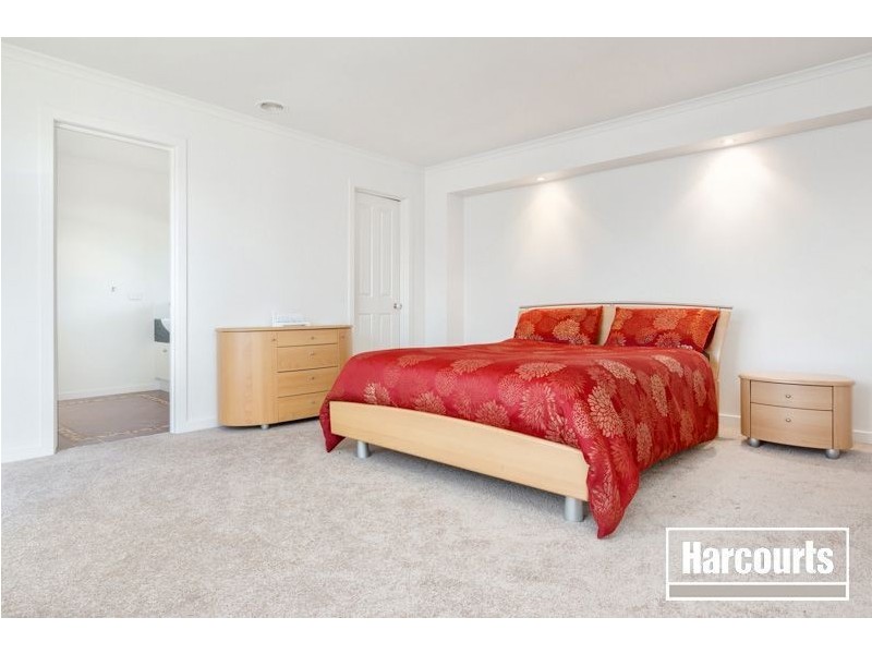 19 Jamieson Way, Berwick VIC 3806