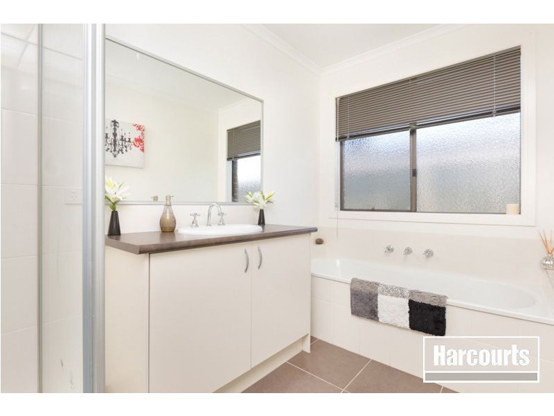 19 Pomegranate Way, Pakenham VIC 3810