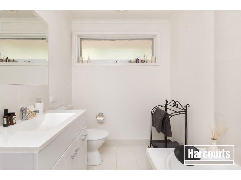 5 Greenlaw Crescent, Berwick VIC 3806