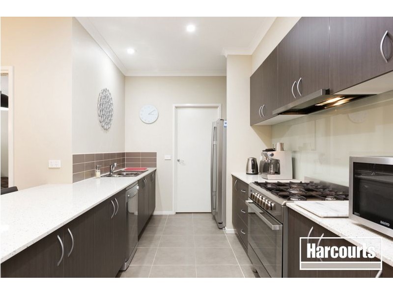 17 Silverleaf Crescent, Officer VIC 3809