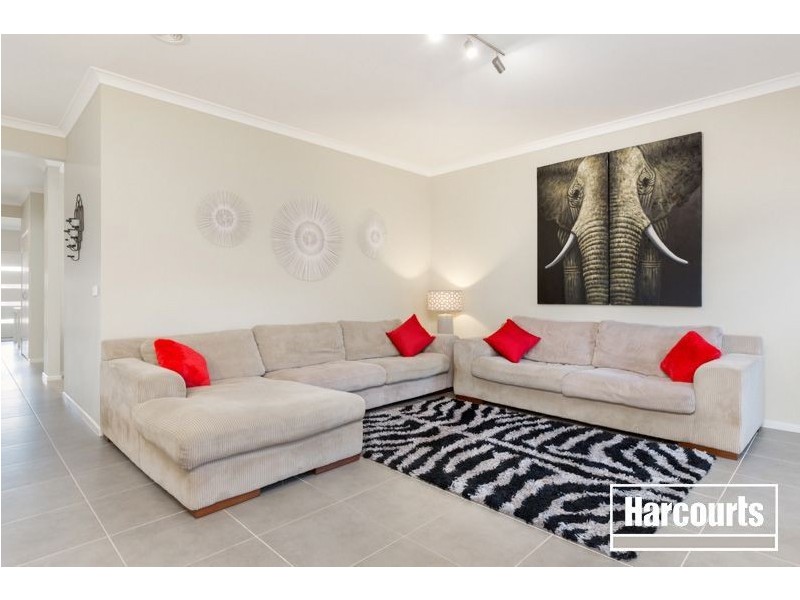 17 Silverleaf Crescent, Officer VIC 3809