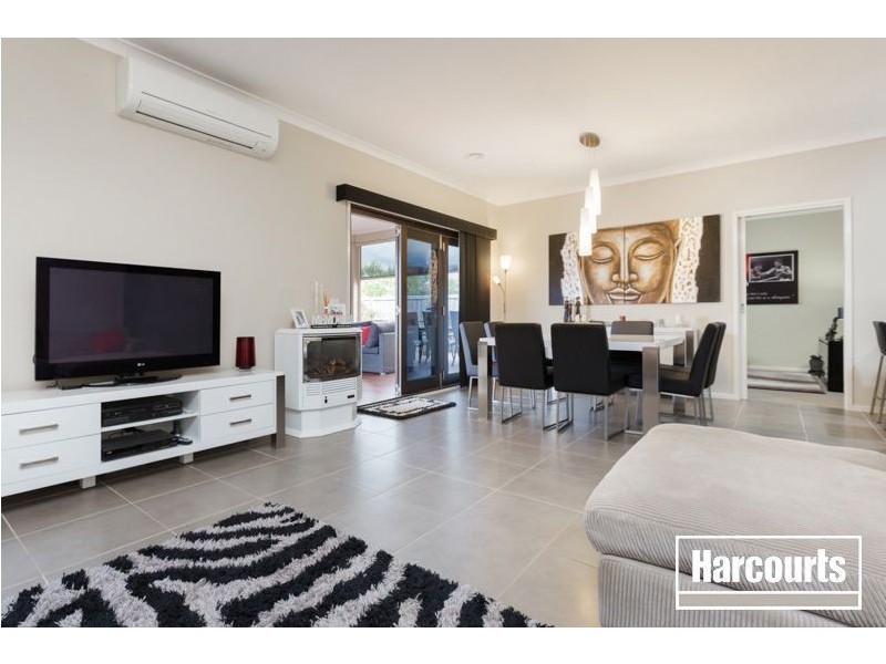 17 Silverleaf Crescent, Officer VIC 3809