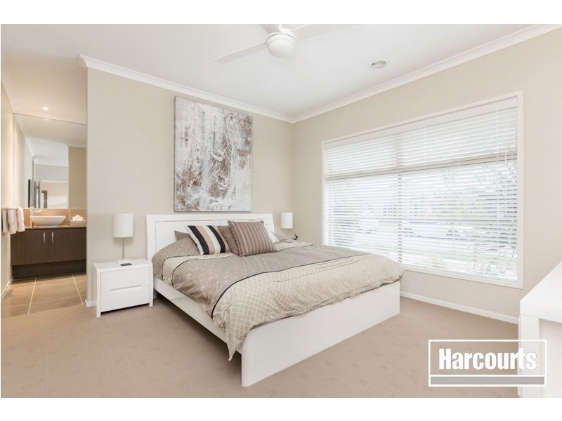 17 Silverleaf Crescent, Officer VIC 3809