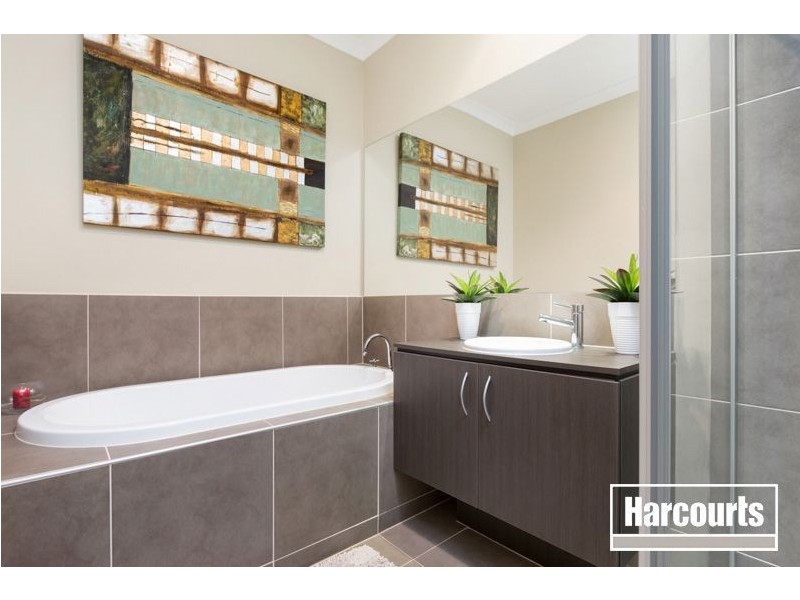 17 Silverleaf Crescent, Officer VIC 3809