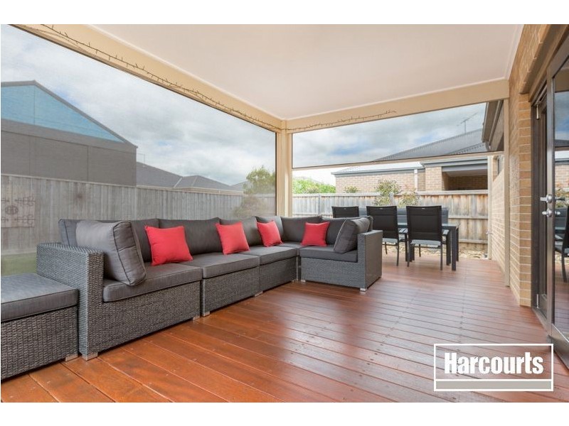 17 Silverleaf Crescent, Officer VIC 3809