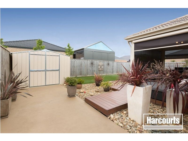 17 Silverleaf Crescent, Officer VIC 3809
