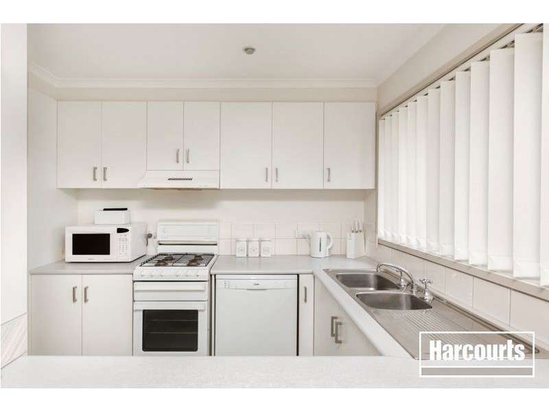 6 Adelong Court, Berwick VIC 3806