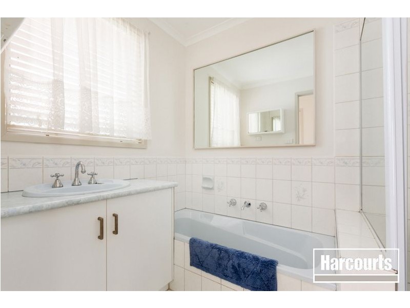 6 Adelong Court, Berwick VIC 3806