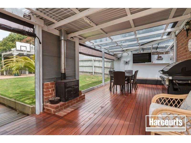 6 Adelong Court, Berwick VIC 3806