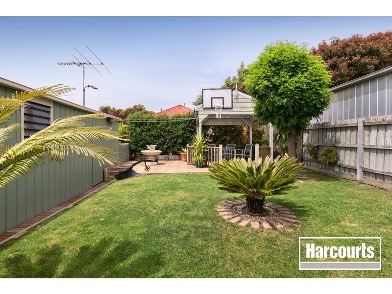 6 Adelong Court, Berwick VIC 3806