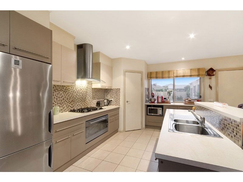 18 Moondarra Drive, Berwick VIC 3806