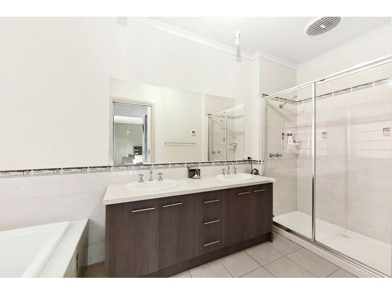 18 Moondarra Drive, Berwick VIC 3806