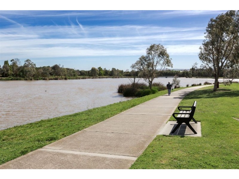 18 Moondarra Drive, Berwick VIC 3806