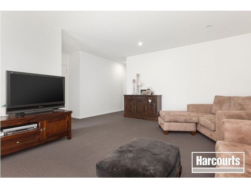 10/30 Golf Links Road, Berwick VIC 3806