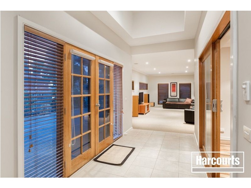 2 Irving Close, Berwick VIC 3806