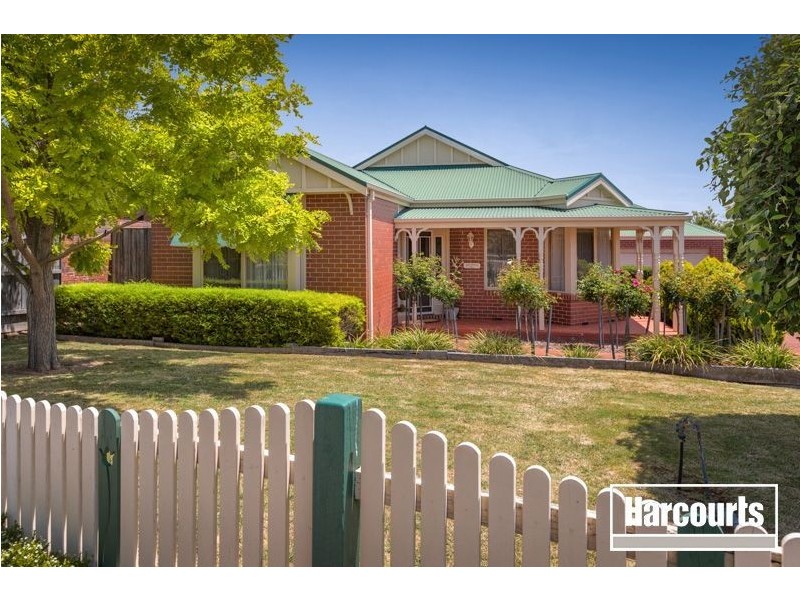 70 St Boswells Avenue, Berwick VIC 3806