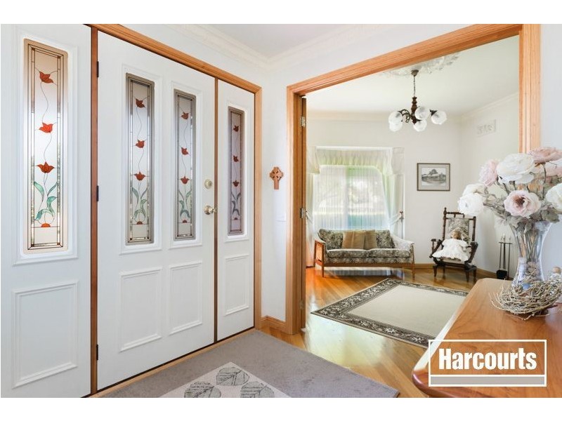 70 St Boswells Avenue, Berwick VIC 3806