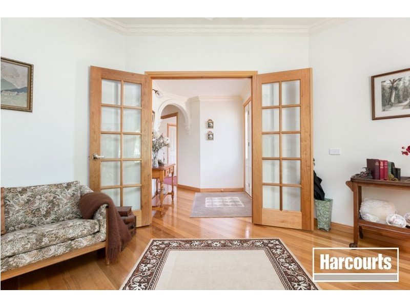 70 St Boswells Avenue, Berwick VIC 3806