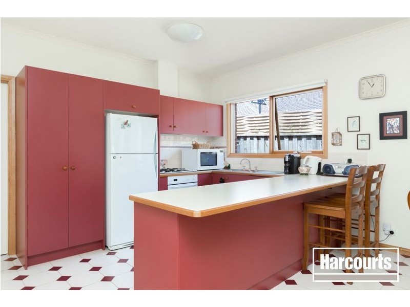 70 St Boswells Avenue, Berwick VIC 3806