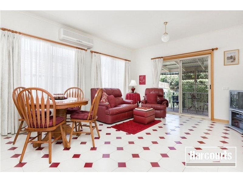 70 St Boswells Avenue, Berwick VIC 3806