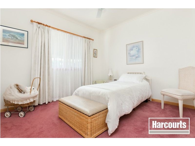 70 St Boswells Avenue, Berwick VIC 3806