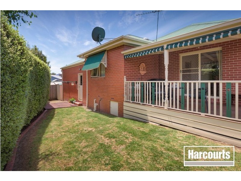 70 St Boswells Avenue, Berwick VIC 3806