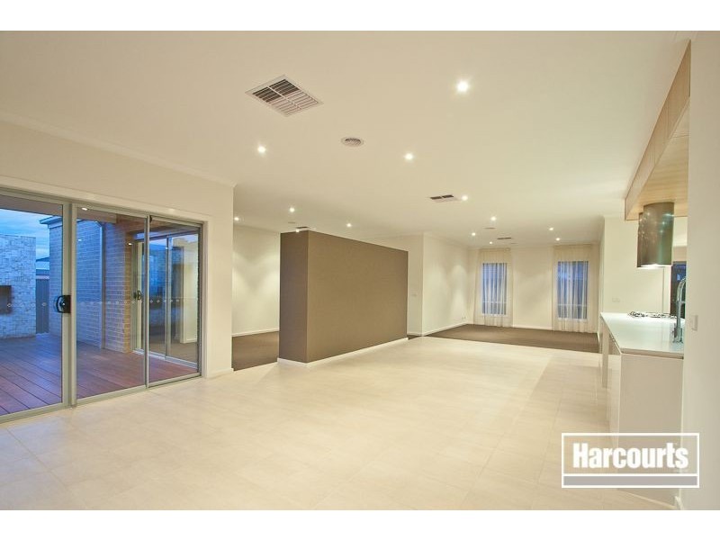 4 Kindred Avenue, Cranbourne North VIC 3977