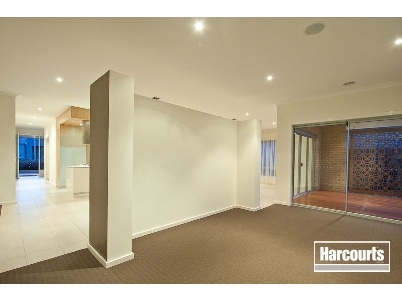 4 Kindred Avenue, Cranbourne North VIC 3977