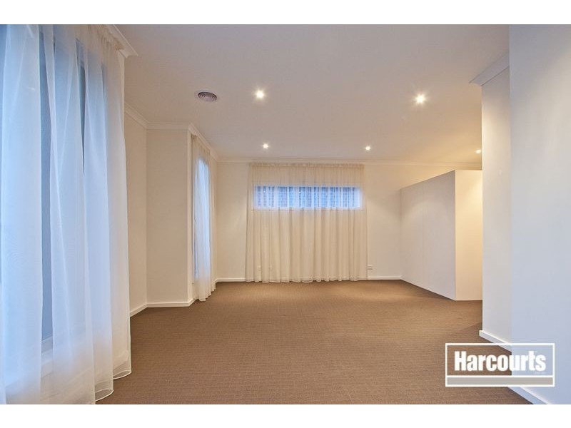 4 Kindred Avenue, Cranbourne North VIC 3977