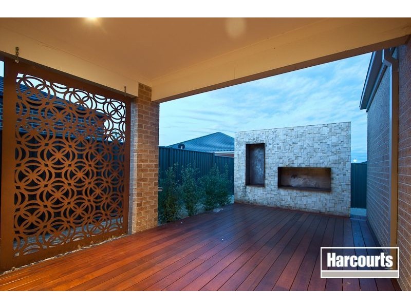 4 Kindred Avenue, Cranbourne North VIC 3977