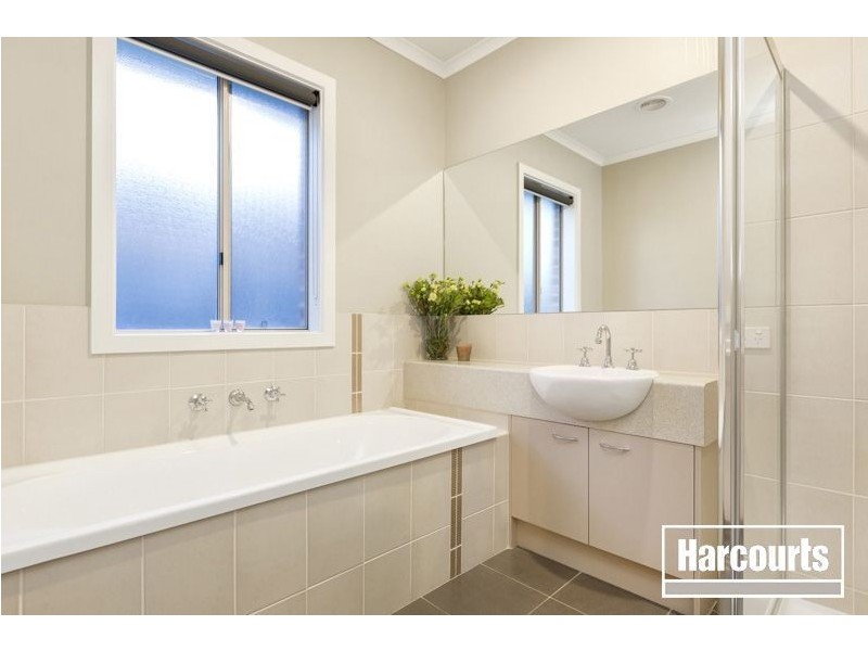 2 Emmett Avenue, Berwick VIC 3806