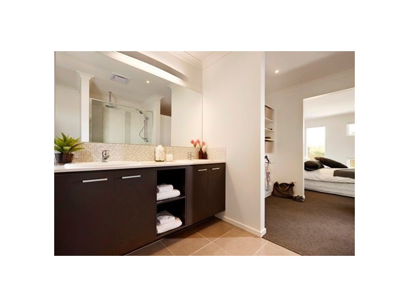 60 Prendergast Avenue, Cranbourne VIC 3977