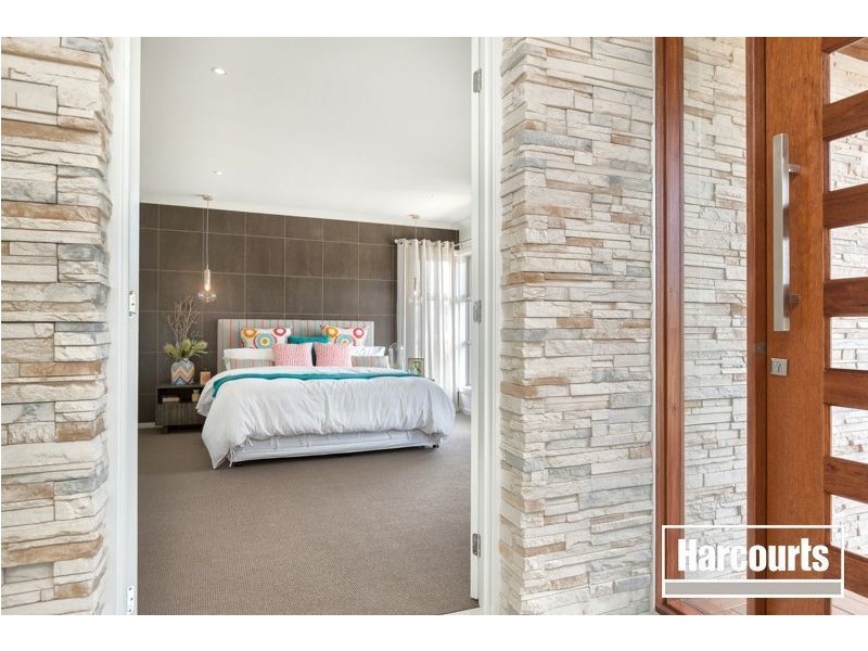 15 Red Maple Drive, Cranbourne VIC 3977