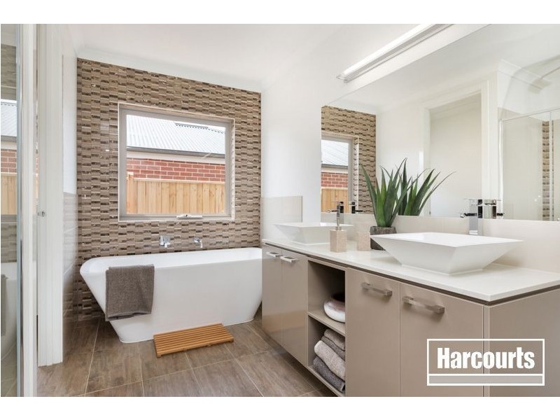15 Red Maple Drive, Cranbourne VIC 3977