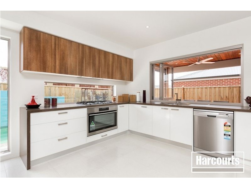 15 Red Maple Drive, Cranbourne VIC 3977