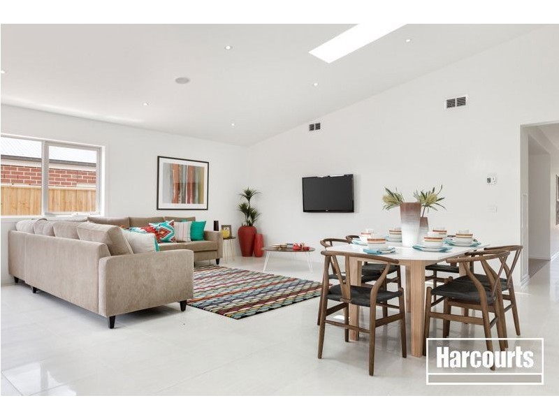 15 Red Maple Drive, Cranbourne VIC 3977