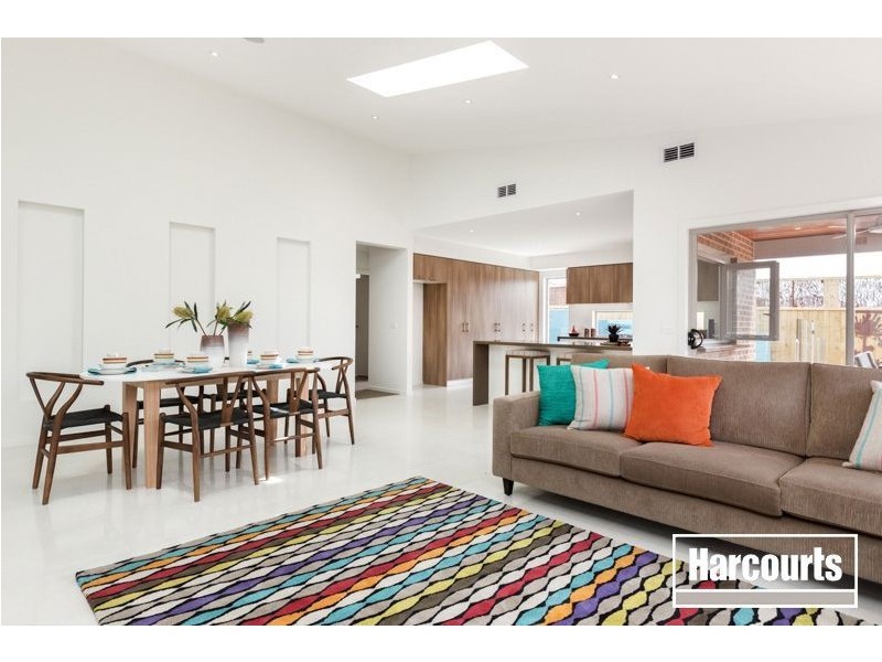 15 Red Maple Drive, Cranbourne VIC 3977