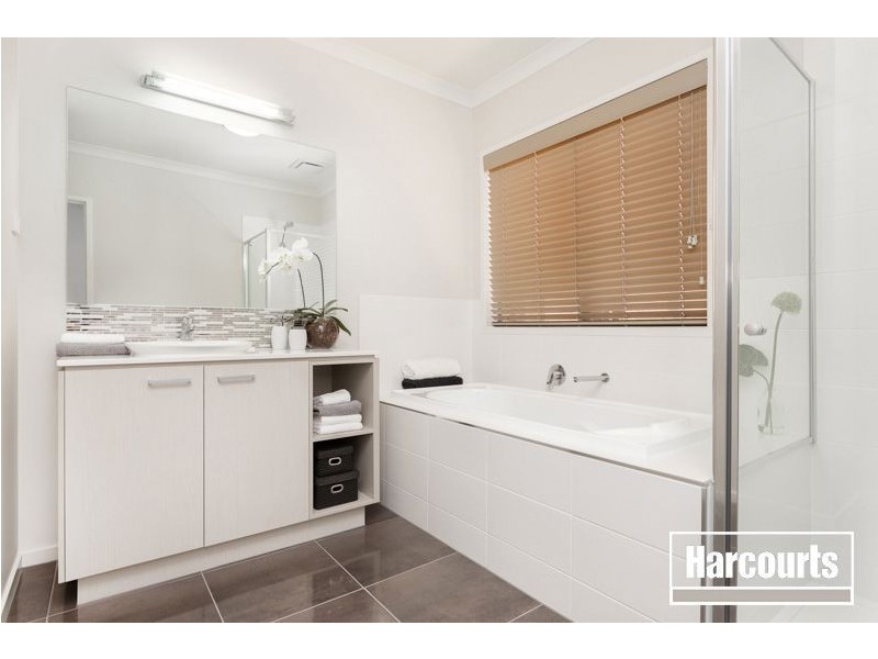 13 Red Maple Drive, Cranbourne VIC 3977