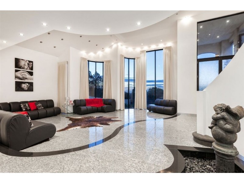 10 Hill Edge Court, Lysterfield South VIC 3156