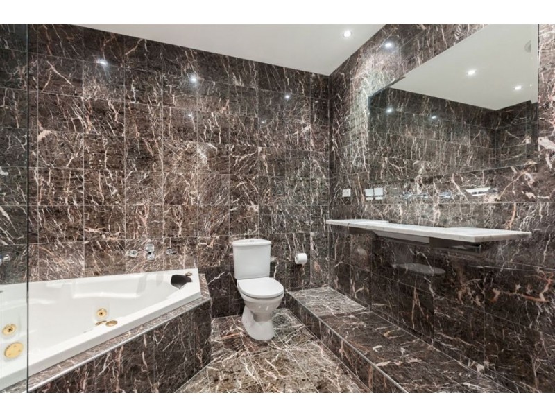 10 Hill Edge Court, Lysterfield South VIC 3156