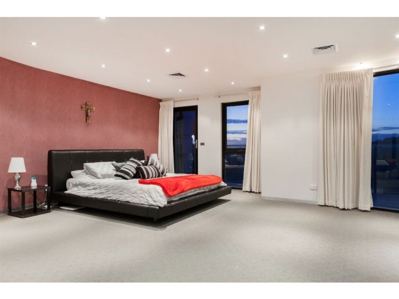 10 Hill Edge Court, Lysterfield South VIC 3156