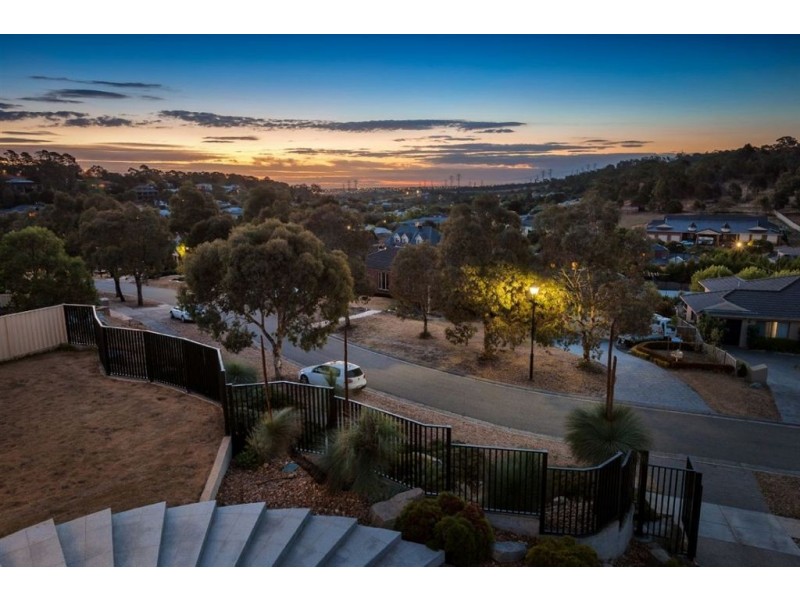 10 Hill Edge Court, Lysterfield South VIC 3156