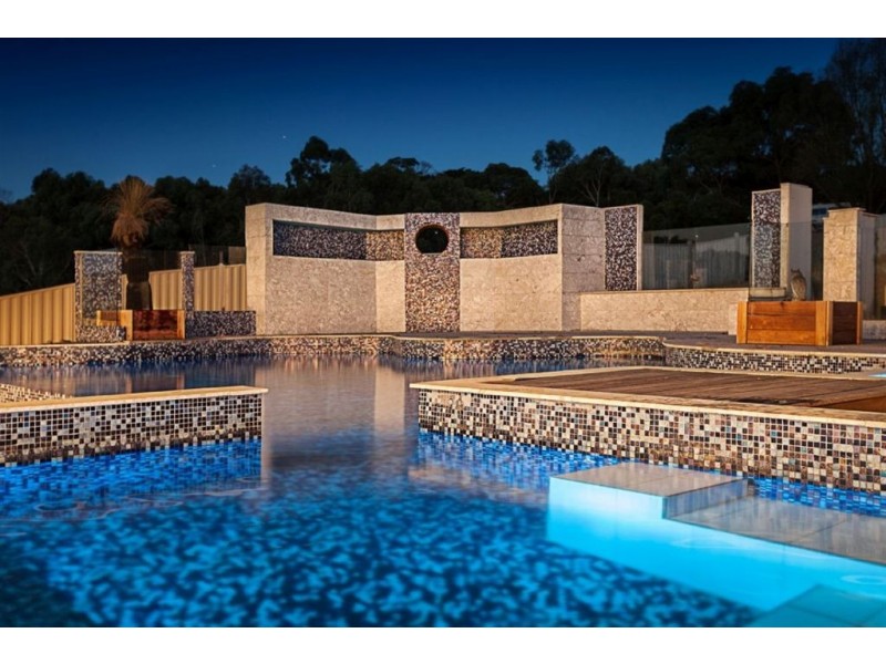 10 Hill Edge Court, Lysterfield South VIC 3156